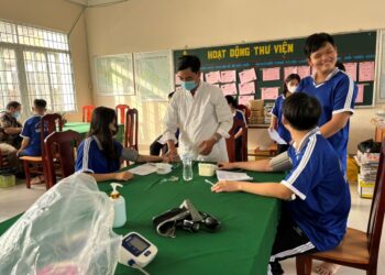 Khám sức khỏe định kỳ cho học sinh năm học 2023-2024