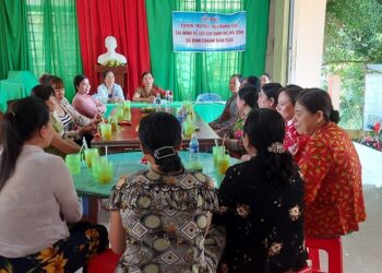 Trung tâm Y tế Châu Phú truyền thông hưởng ứng ngày Dân số Việt Nam 26/12