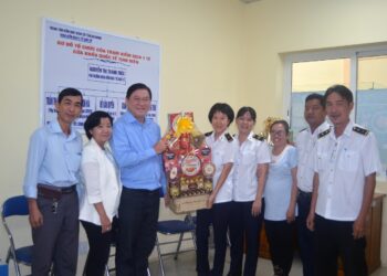 Thăm, tặng quà và chúc tết lực lượng Kiểm dịch Y tế tại các cửa khẩu