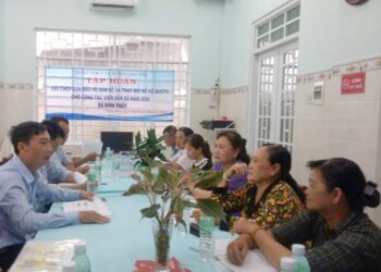 Trung tâm Y tế huyện Châu Phú tổ chức lớp tập huấn công tác đổi sổ ghi chép ban đầu cho cộng tác viên dân số năm 2024