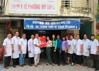 Thăm, chúc tết tập thể Y – Bác sỹ Trạm Y tế phường Mỹ Long