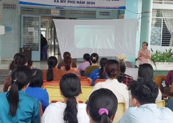 Truyền thông vận động các cặp vợ chồng sinh đủ 02 con tại xã Mỹ Phú