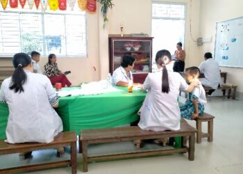 Khám sức khỏe định kỳ cho học sinh xã Vọng Thê