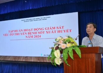 Tập huấn Hoạt động giám sát véc-tơ truyền bệnh sốt xuất huyết năm 2024