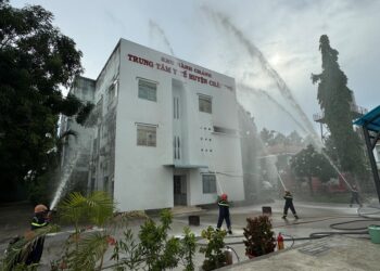 Trung tâm Y tế Châu Phú tổ chức tập huấn phương án chữa cháy và cứu nạn cứu hộ năm 2024