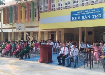 Trạm Y tế phường Đông Xuyên truyền thông phòng chống dịch bệnh trong trường học