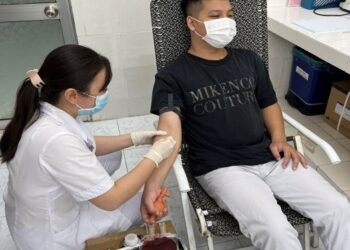 Đoàn viên Trung tâm Y tế Chợ Mới hăng hái tham gia hiến máu