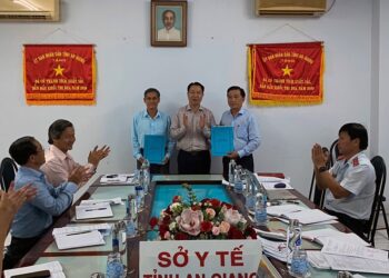 Trao Quyết định chỉ định cán bộ tham gia Ban Chấp hành Đảng bộ Sở Y tế An Giang, nhiệm kỳ 2020 – 2025