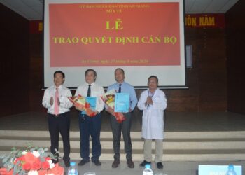 Lễ trao Quyết định bổ nhiệm Giám đốc Bệnh viện Sản – Nhi và điều động, bổ nhiệm Phó Giám đốc Trung tâm Giám định Y khoa tỉnh An Giang
