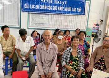 Chăm sóc sức khỏe người cao tuổi trách nhiệm của gia đình và toàn xã hội