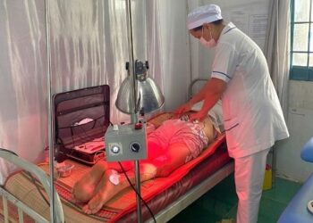 Trạm y tế xã Bình Phú tăng cường khám, chữa bệnh bằng phương pháp y học cổ truyền và vật lý trị liệu