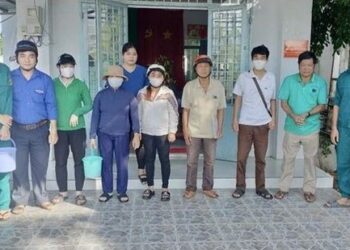Triển khai chiến dịch diệt lăng quăng phòng chống sốt xuất huyết dựa vào cộng đồng đợt V trên địa bàn xã Bình Thạnh