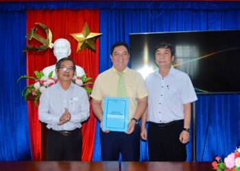 Trung tâm Kiểm soát bệnh tật An Giang: trao Quyết định bổ nhiệm Phó Giám  đốc Trung tâm Kiểm soát bệnh tật