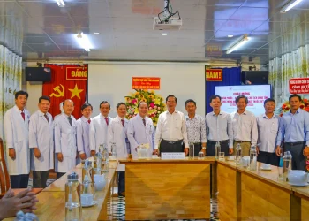 Phó Chủ tịch UBND tỉnh An Giang Lê Văn Phước thăm, chúc mừng Bệnh viện Tim mạch An Giang nhân Ngày Thầy thuốc Việt Nam 27/02