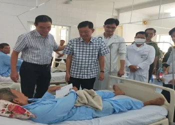 Lãnh đạo thị xã Tịnh Biên thăm hỏi, chúc tết đội ngũ y, bác sĩ và bệnh nhân nhân dịp Tết Nguyên đán Ất Tỵ 2025