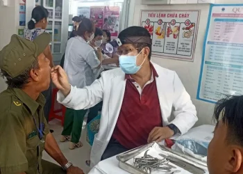 300 người dân trên địa bàn phường Núi Sam được khám và tư vấn chăm sóc Tai – Mũi – Họng