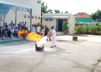 Trung tâm Y tế Châu Phú diễn tập phương án chữa cháy và cứu nạn cứu hộ năm 2025