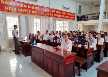 Tập huấn kỹ năng tư vấn cai nghiện thuốc lá tại huyện Phú Tân