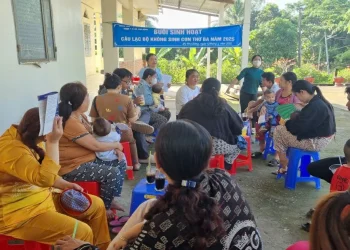 Trạm Y tế xã Mỹ Phú Đông sinh hoạt câu lạc bộ không sinh con thứ 3