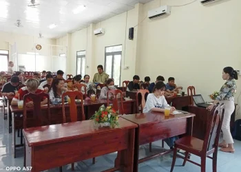 Trung tâm Y tế thành phố Châu Đốc truyền thông vận động các cặp vợ chồng nên sinh đủ 02 con