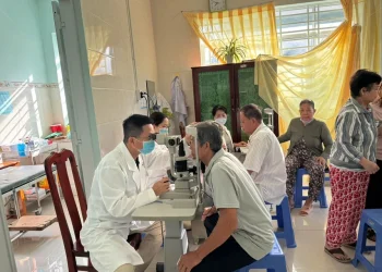 Khám chữa bệnh và cấp phát thuốc miễn phí cho bà con trên địa bàn xã Tấn Mỹ