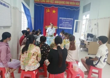 Tịnh Biên tổ chức hoạt động dự phòng lây truyền HIV từ mẹ sang con