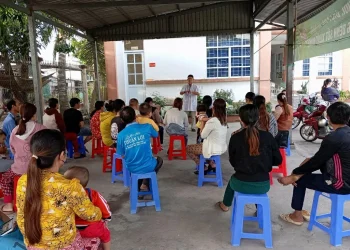 Trạm Y tế Bình Chánh truyền thông phòng bệnh tay chân miệng cho bà mẹ có trẻ dưới 5 tuổi