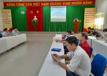 Trung tâm Y tế thành phố Long Xuyên tổ chức lớp tập huấn phòng, chống bệnh COVID-19 trong giai đoạn hiện nay