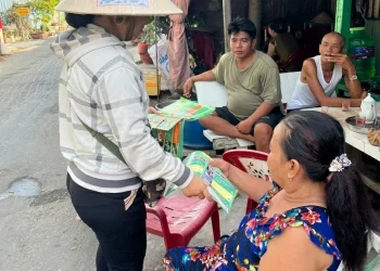 Trạm Y tế Vĩnh Nguơn đẩy mạnh công tác vệ sinh môi trường phòng chống dịch bệnh sốt xuất huyết