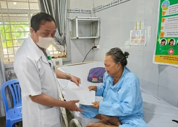 Hỗ trợ bệnh nhân hoàn cảnh khó khăn tại Trung tâm Y tế An Phú