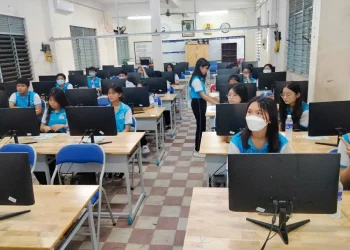 Trạm Y tế Châu Phú A tuyên truyền các biện pháp phòng tránh mang thai ngoài ý muốn