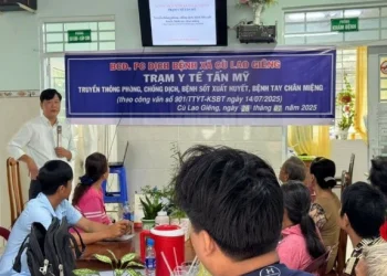 Trạm Y tế Tấn Mỹ truyền thông phòng chống dịch bệnh sốt xuất huyết, tay chân miệng