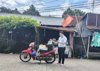Trạm Y tế Bình Thạnh phát thanh lưu động tuyên truyền phòng chống sốt xuất huyết và tay chân miệng