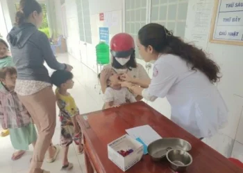 Trạm Y tế Ba Chúc tổ chức chiến dịch uống vitamin A đợt I năm 2025