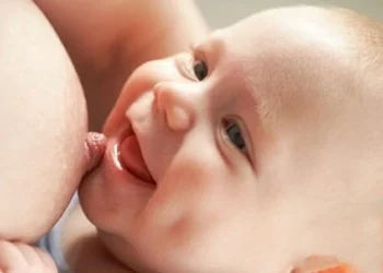 Nuôi con bằng sữa mẹ – sự lựa chọn thông minh nhất