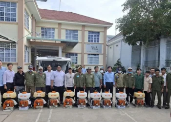 Trạm Y tế Bình Chánh phun thuốc diện rộng phòng bệnh sốt xuất huyết