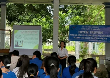 Trung tâm Y tế Châu Đốc tuyên truyền nâng cao kiến thức về cung cấp dịch vụ kế hoạch hóa gia đình, sức khỏe sinh sản và chính sách Dân số