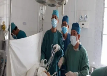 Trung tâm Y tế Phú Tân triển khai thành công kỹ thuật mổ nội soi cắt tử cung và tiêm thuốc vào dịch khớp