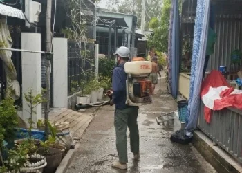 Trạm Y tế Vĩnh Nguơn xử lý triệt để ổ dịch, giải pháp quan trọng để phòng, chống dịch sốt xuất huyết