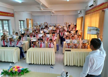 Trung tâm Y tế Giang Thành đẩy mạnh truyền thông phòng, chống dịch bệnh mùa tựu trường