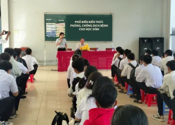 Trung tâm Y tế Tân Châu phổ biến kiến thức phòng, chống dịch bệnh cho học sinh