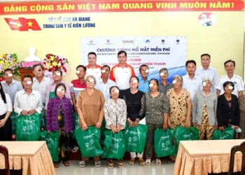 Kiên Lương (An Giang) được mổ mắt miễn phí cho người nghèo trên địa bàn