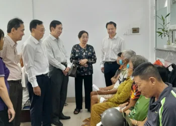 Trung tâm Y tế Long Xuyên phối hợp tổ chức khám tầm soát bệnh tim bẩm sinh miễn phí cho người dân