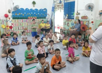 Trạm Y tế Mỹ Phú truyền thông bệnh tay chân miệng tại trường học