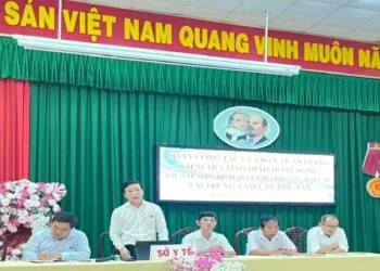 Đoàn công tác Sở Y tế tỉnh An Giang kiểm tra hoạt động tại Trung tâm y tế Phú Tân sau khi sáp nhập chính quyền địa phương hai cấp