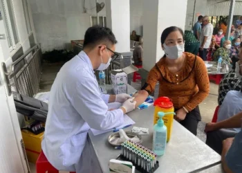 Trạm Y tế Ô Long Vĩ khám tầm soát các bệnh về phổi và các bệnh liên quan đường hô hấp