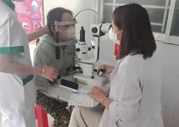Khám tầm soát miễn phí các bệnh về mắt tại An Thạnh Trung