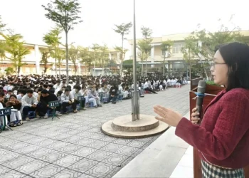 Tuyên truyền phòng, chống bệnh truyền nhiễm cho hơn 1.800 học sinh THPT Nguyễn Hùng Sơn