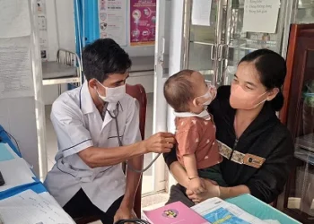 Trạm Y tế phường Thới Sơn tổ chức tiêm chủng mở rộng