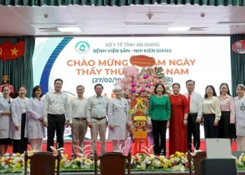 Phó Chủ tịch UBND tỉnh An Giang Nguyễn Thị Minh Thúy thăm và chúc mừng tại Bệnh viện Sản Nhi Kiên Giang và Bệnh viện Ung Bướu Kiên Giang nhân kỷ niệm Ngày Thầy thuốc Việt Nam 27/02